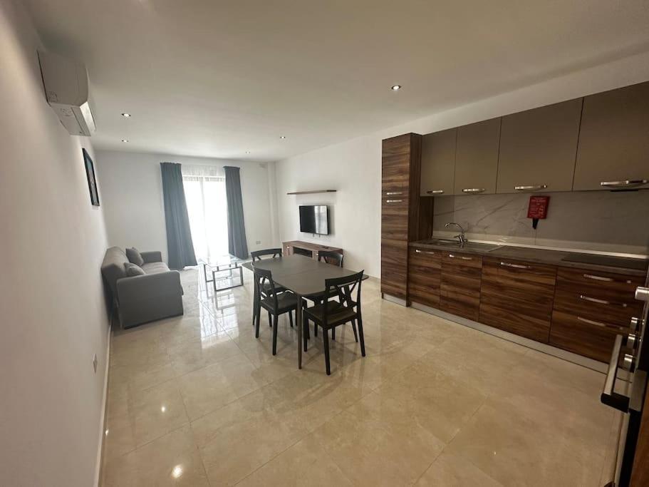 Duplex Penthouse In Gzira Sleeps 6 Apartman Kültér fotó